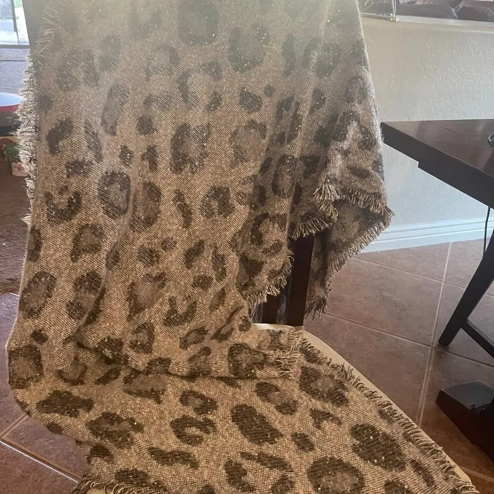 Collectionsightsee large wrap shawl gray cheetah